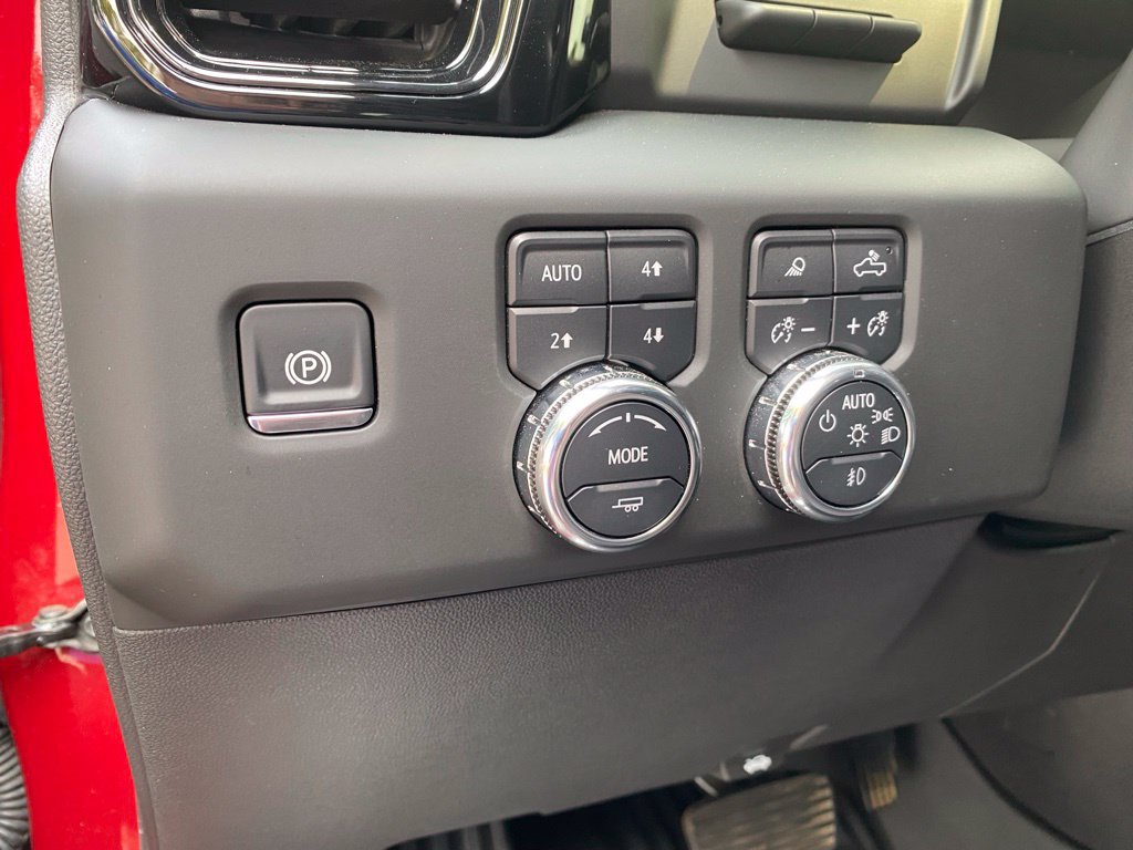 Used 2025 GMC Sierra 1500 AT4 w/ AT4 Premium Package AWD/4WD image 17