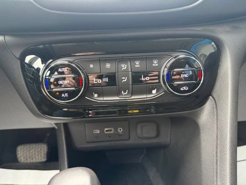 Used 2021 Buick Encore GX Select AWD/4WD image 25