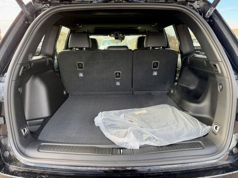 New 2025 Jeep Grand Cherokee Altitude image 6