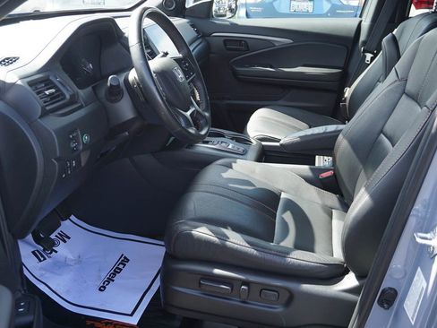 Used 2023 Honda Passport TrailSport image 17