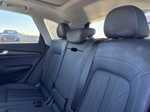 Used 2023 Audi Q5 2.0T Premium w/ Convenience Package image 12