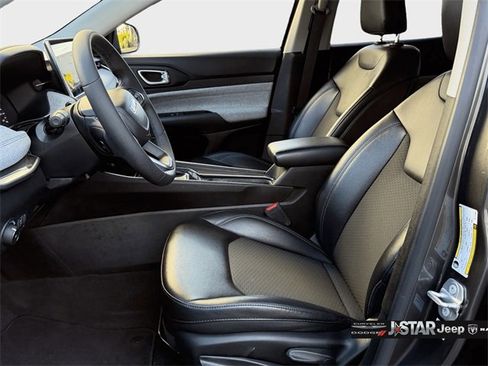 Used 2022 Jeep Compass Latitude image 14