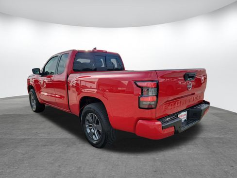 Used 2025 Nissan Frontier SV image 7