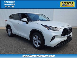 Used 2021 Toyota Highlander LE AWD/4WD video 1