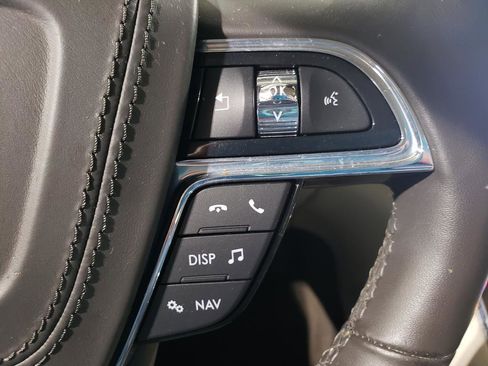 Used 2017 Lincoln Continental Select w/ Climate Package image 21