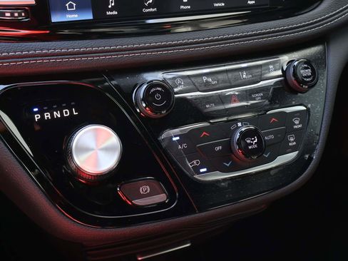 New 2026 Chrysler Pacifica Select FWD image 17