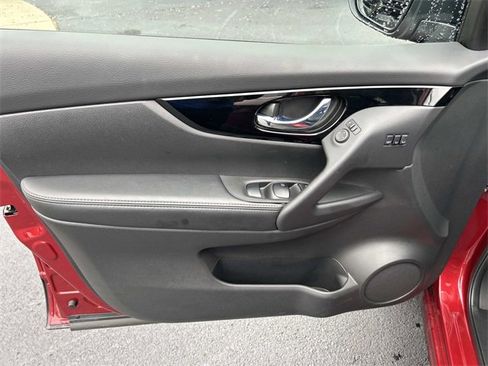 Used 2022 Nissan Rogue Sport SL w/ Premium Package image 22