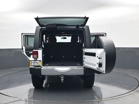 Used 2016 Jeep Wrangler Unlimited Sahara AWD/4WD image 32