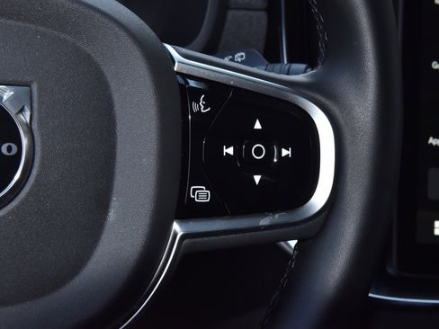 Used 2025 Volvo XC90 B6 Plus image 25