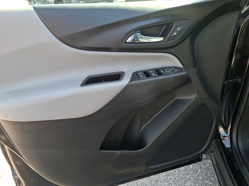 Used 2020 Chevrolet Equinox LS w/ LS Convenience Package FWD image 12