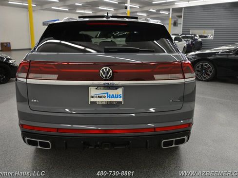 Used 2024 Volkswagen Atlas Cross Sport SEL Premium R-Line image 10