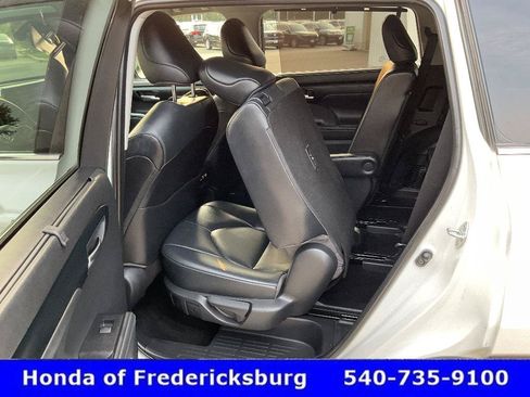 Used 2021 Toyota Highlander XLE AWD/4WD image 24