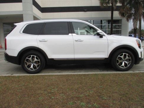 Used 2021 Kia Telluride EX image 2