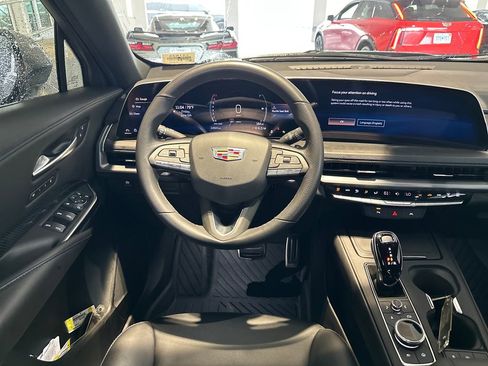Used 2025 Cadillac XT4 Sport FWD image 28