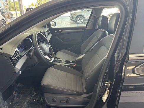 Used 2025 Volkswagen Jetta SE image 25