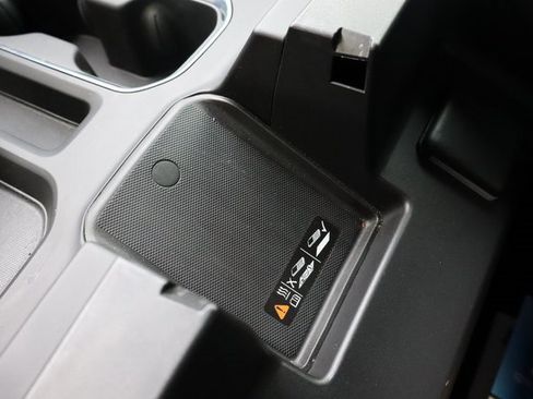 Used 2023 GMC Sierra 1500 SLT w/ SLT Premium Package image 11