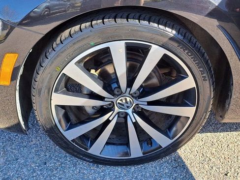 Used 2018 Volkswagen Beetle 2.0T SE image 31