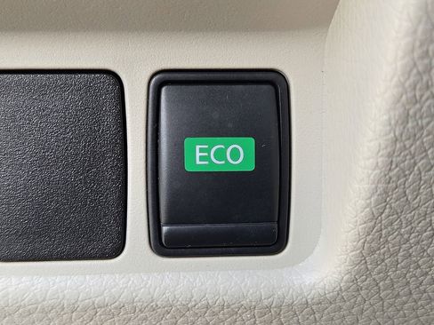 Used 2018 Nissan Rogue Sport SV w/ SV Technology Package image 25