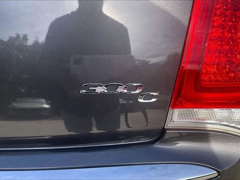 Used 2017 Chrysler 300 C image 7