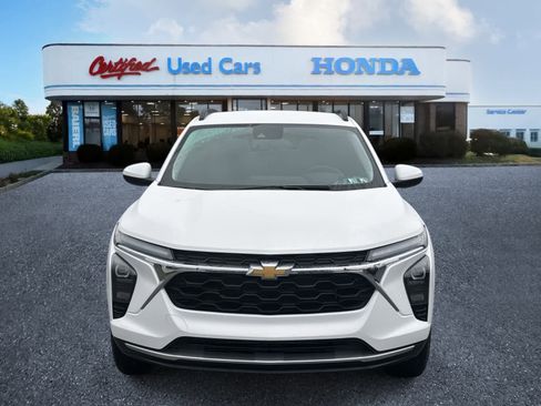 Used 2024 Chevrolet Trax LT w/ Driver Confidence Package image 8