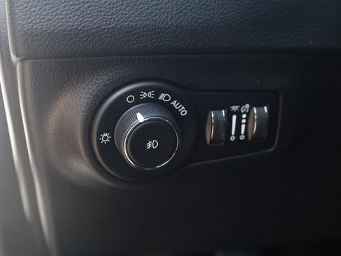 Used 2020 Jeep Compass Latitude FWD image 11