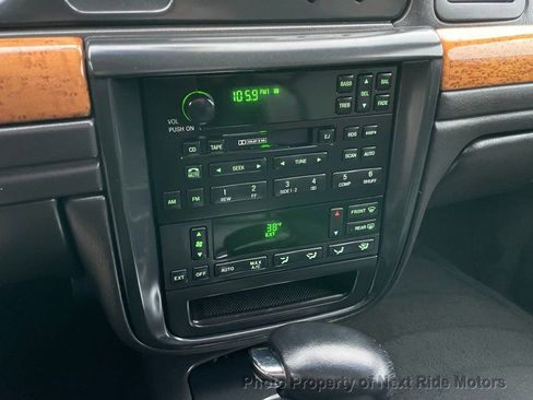 Used 1998 Lincoln Continental image 22