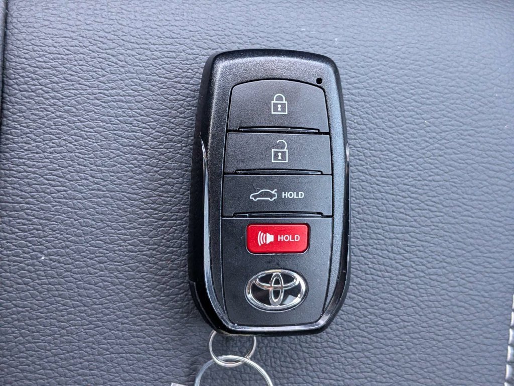 Used 2026 Toyota Camry SE FWD image 27