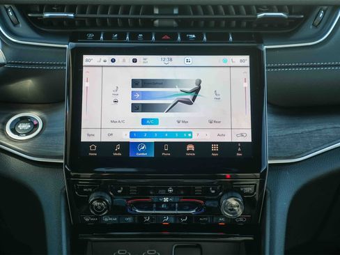 New 2025 Jeep Grand Cherokee Limited image 15