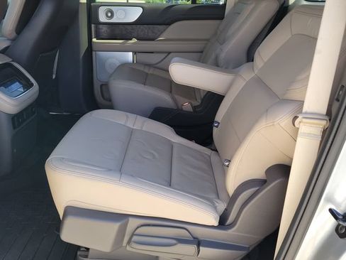 Used 2023 Lincoln Navigator L Reserve AWD/4WD image 8
