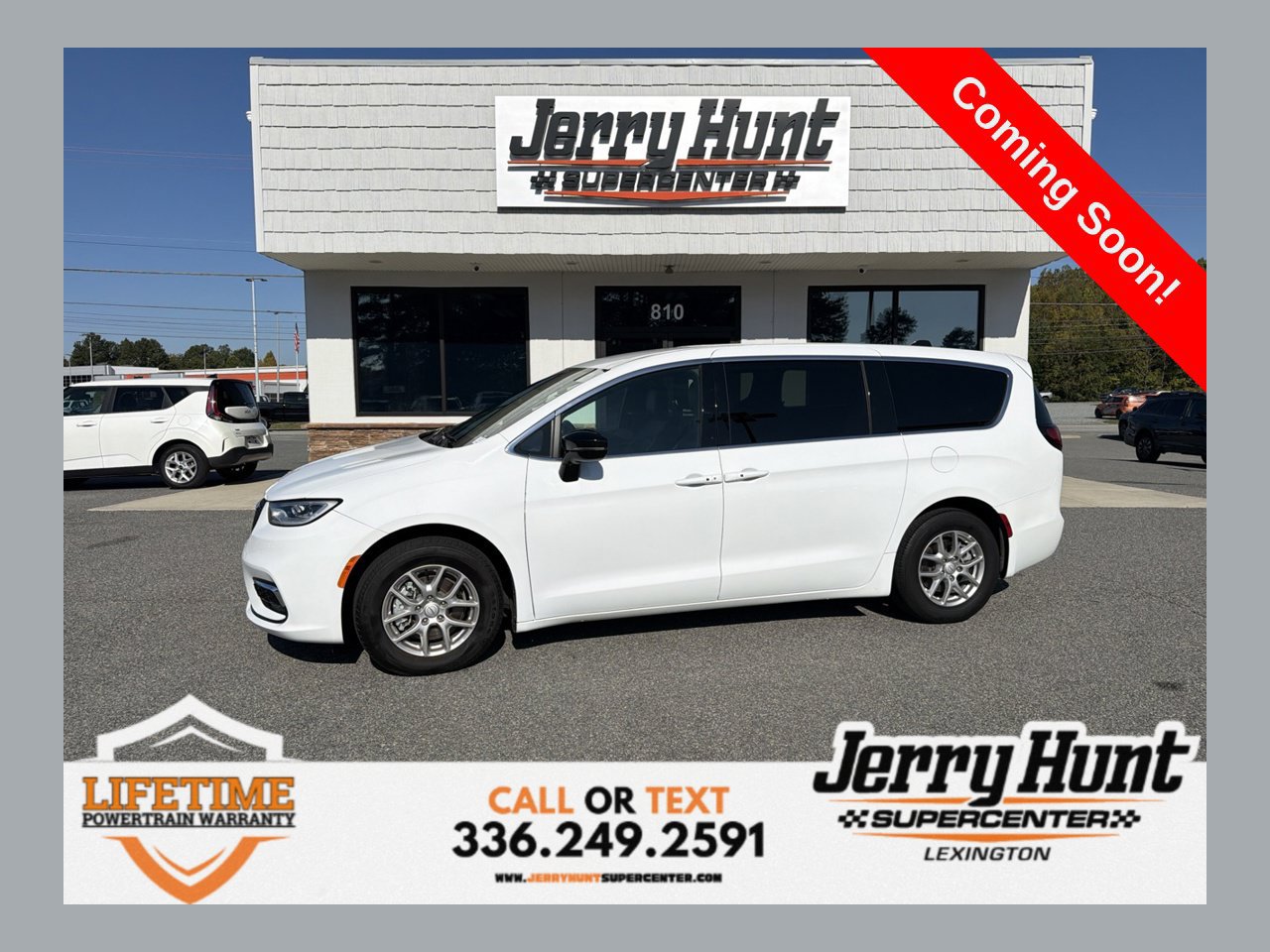 Used 2025 Chrysler Pacifica Select FWD image 1