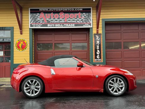 Used 2013 Nissan 370Z Touring RWD image 5