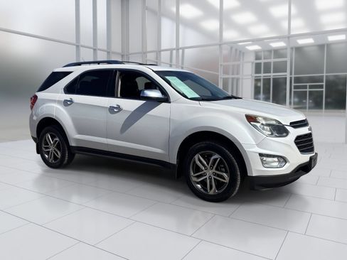 Used 2017 Chevrolet Equinox Premier w/ Enhanced Convenience Package AWD/4WD image 8