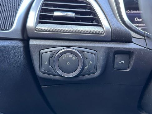 Used 2018 Ford Fusion SE image 29