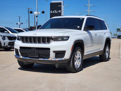 Used 2025 Jeep Grand Cherokee L Laredo w/ Luxury Tech Group I image 2