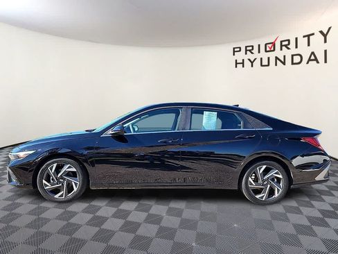 Used 2024 Hyundai Elantra SEL w/ Convenience Package FWD image 7