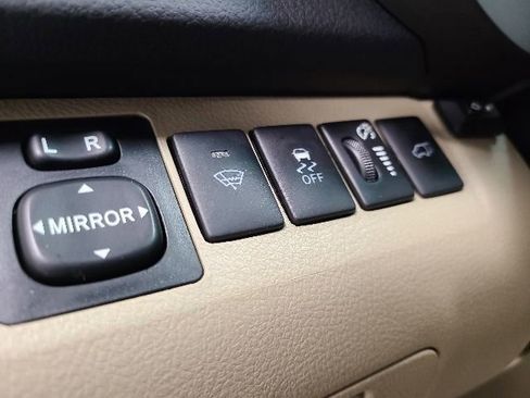 Used 2012 Toyota Highlander SE w/ Tow Pkg AWD/4WD image 36