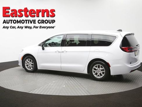 Used 2024 Chrysler Pacifica Touring-L FWD image 63
