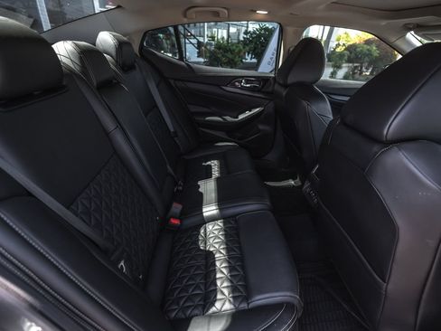 Used 2023 Nissan Maxima Platinum FWD image 28