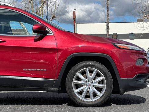 Used 2015 Jeep Cherokee Limited image 35