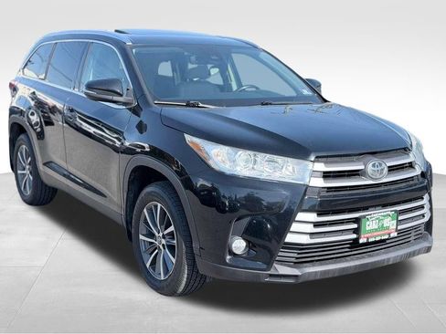 Used 2019 Toyota Highlander XLE AWD/4WD image 3