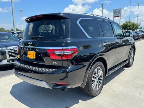 Used 2024 Nissan Armada SL w/ Captain's Chairs Package image 3
