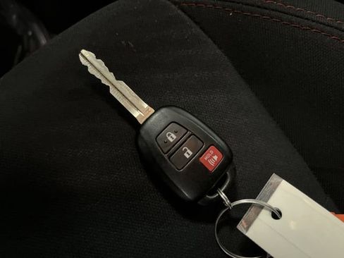 Used 2020 Toyota Tacoma SR5 image 25