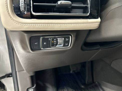 Used 2022 Lincoln Aviator Reserve w/ Equipment Group 201A AWD/4WD image 11