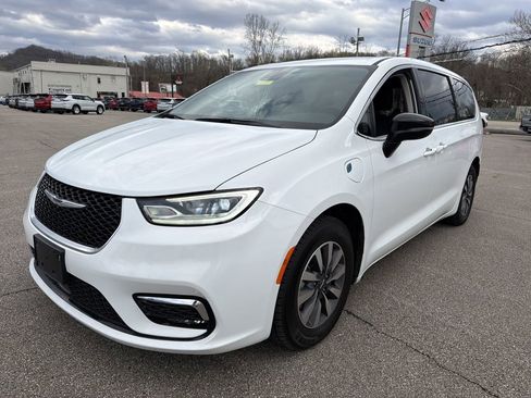 Used 2024 Chrysler Pacifica Limited FWD image 10