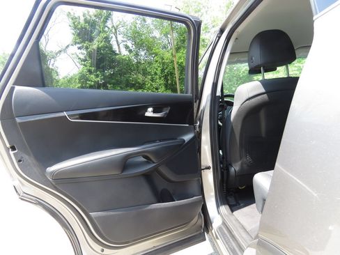 Used 2019 Kia Sorento AWD V6 image 19