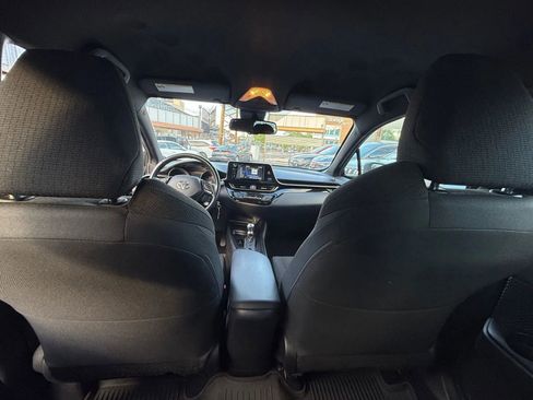 Used 2018 Toyota C-HR XLE image 26