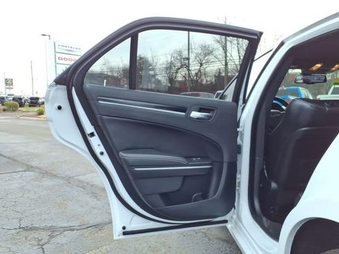 Used 2019 Chrysler 300 S image 12
