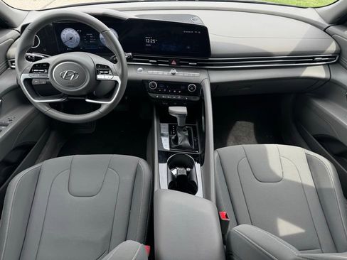 Used 2023 Hyundai Elantra SEL w/ Convenience Package image 21