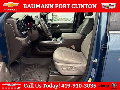 Used 2025 Chevrolet Silverado 2500 LTZ w/ LTZ Convenience Package AWD/4WD image 10