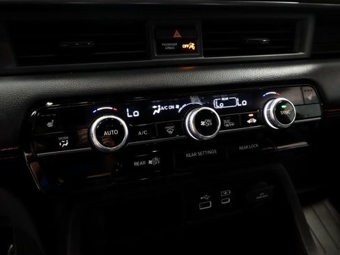 Used 2025 Honda Pilot TrailSport image 33